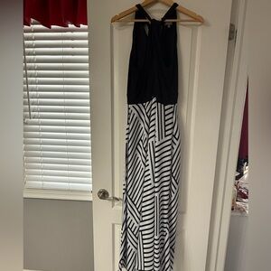 Laura Black & White Geometric Maxi Dress Size 14 | Halter Neck Flowing Elegant